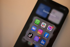 Έρχεται (;) εθνικός κόφτης στα Social