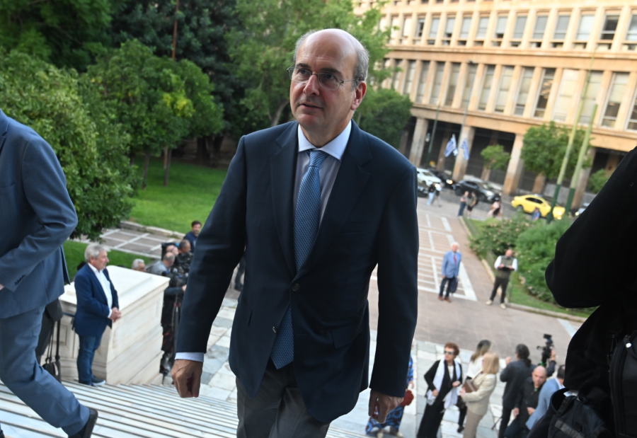 Δείχνουν Χατζηδάκη για το σκάνδαλο με τα ΕΛΤΑ