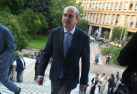 Δείχνουν Χατζηδάκη για το σκάνδαλο με τα ΕΛΤΑ