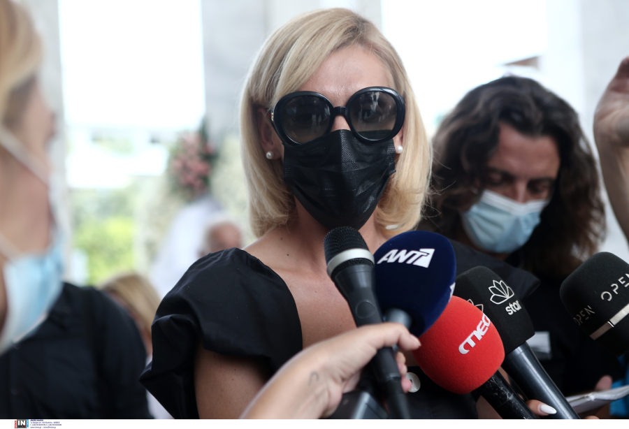 Η Σάσα Σταμάτη στην κηδεία του δολοφονημένου Αντώνη
