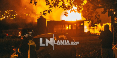 Υπό έλεγχο η φωτιά σε αποθήκη υγραερίου στη Λαμία, τρεις τραυματίες, ο ένας σοβαρά (vid)