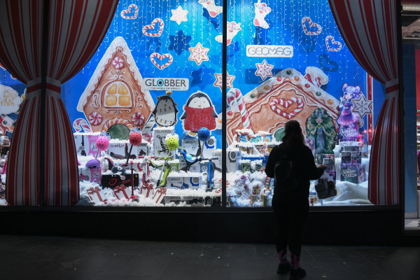 Αναστολές συμβάσεων: Τι ισχύει για τους εργαζόμενους στα καταστήματα που θα λειτουργήσουν με click away