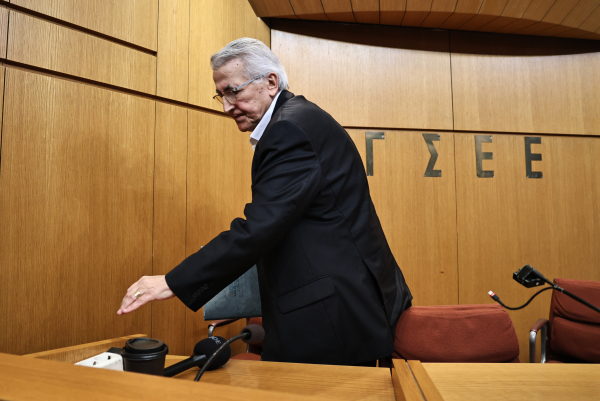 Βαριά η σκιά της υπόθεσης Παναγόπουλου στις συλλογικές συμβάσεις και στην κυβέρνηση