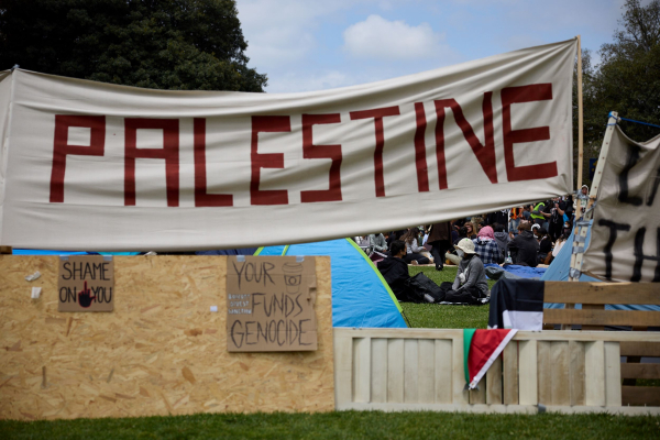 Το φοιτητικό κύμα διαδηλώσεων στις ΗΠΑ αδειάζει τη δεξαμενή ψήφων του Μπάιντεν