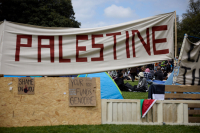 Το φοιτητικό κύμα διαδηλώσεων στις ΗΠΑ αδειάζει τη δεξαμενή ψήφων του Μπάιντεν