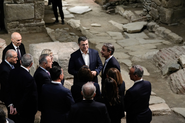 Τα εγκαίνια του μετρό, οι ...διαρροές και ο ανασχηματισμός