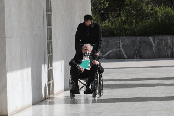 Στον Άρειο Πάγο με αναπηρικό καροτσάκι ο Άκης Τσοχατζόπουλος