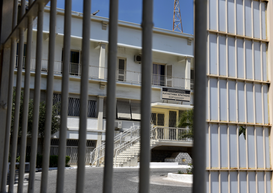 Φυλακές Κορυδαλλού: Άγριοι ξυλοδαρμοί κρατουμένων από ισοβίτη προκειμένου να τους αποσπάσει χρήματα