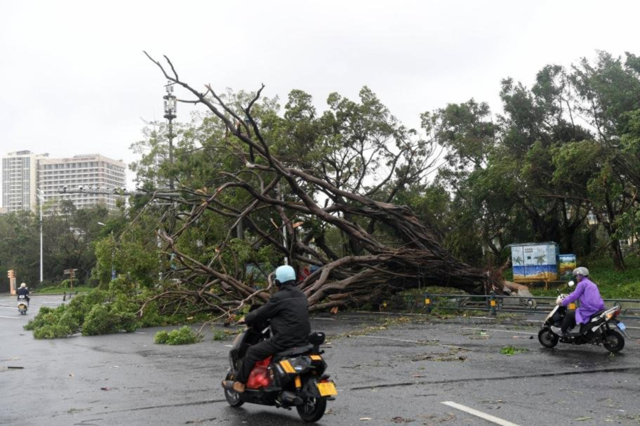 Ο τυφώνας Kajiki σαρώνει το Βιετνάμ, πάνω από 40.000 κάτοικοι εκκένωσαν παράκτιες περιοχές (Εικόνες & Βίντεο)