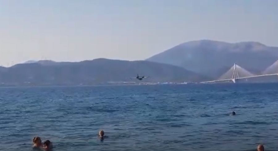 Εντυπωσιακός ανεφοδιασμός Καναντέρ με προσθαλάσσωση στη γέφυρα του Ρίου (βίντεο)