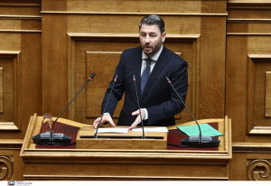 Ο Ανδρουλάκης απαντάει σε Μητσοτάκη για το «εντός τόπου και χρόνου»