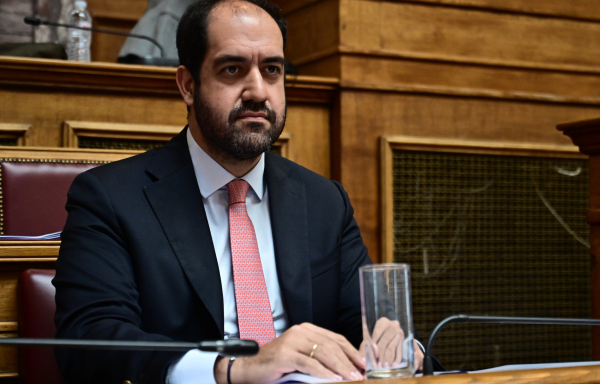 ΣΥΡΙΖΑ: «Θα παραμείνει στην κυβέρνηση και ο Γιάννης Κεφαλογιάννης;»