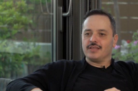 Αλέξανδρος Τσουβέλας: Σε παράσταση μου έχουν κάνει χειρονομίες, στην Κρήτη μου πέταξαν πέτρες (Βίντεο)