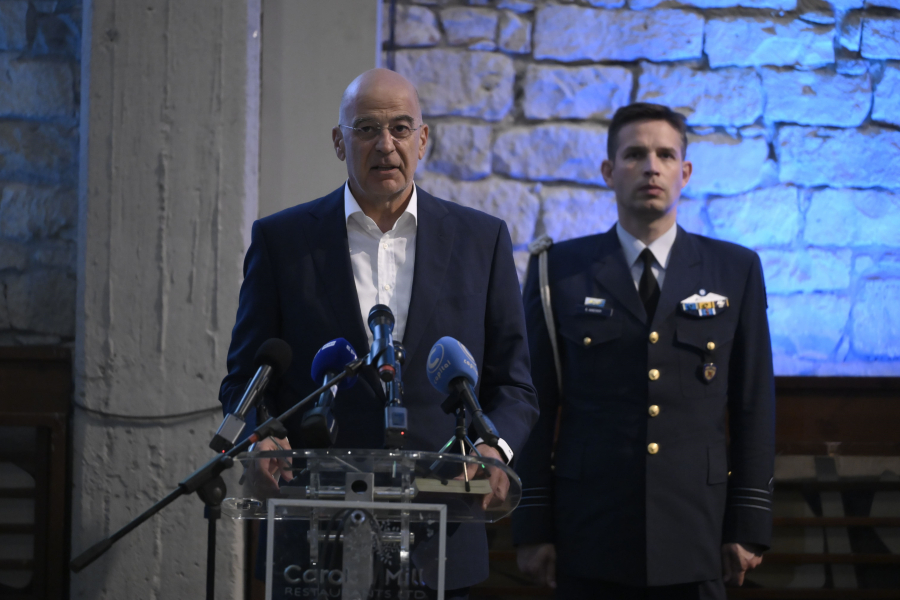 Κάποιοι τα «χώνουν» στον ...Δένδια για τον Χαφτάρ!