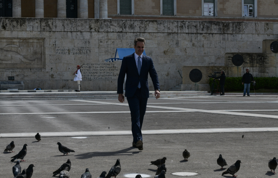 Να «θωρακίσει» το Μνημείο του Αγνώστου Στρατιώτη από τις... διαδηλώσεις επιδιώκει ο πρωθυπουργός!