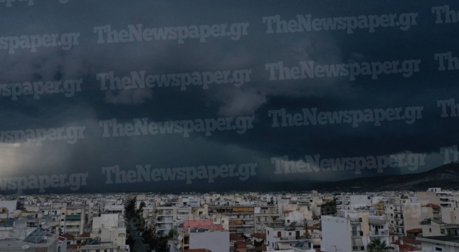 Άνοιξαν οι ουρανοί στον Βόλο - Χαλαζόπτωση στο κέντρο (βίντεο)