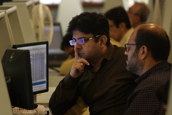 Wall Street Journal: Γιατί οι επενδυτές αγοράζουν ελληνικά ομόλογα