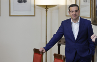 Η σκιά του Αλ. Τσίπρα και στη συνέντευξη τύπου του Ν. Ανδρουλάκη