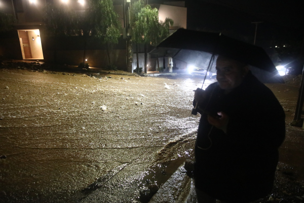 Ο Λέκκας εξηγεί γιατί χτυπήθηκε η Άνω Γλυφάδα από την κακοκαιρία