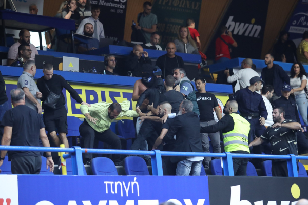 Basket League: Διακοπή στο Περιστέρι - ΑΕΚ λόγω... εισβολής κουκουλοφόρων