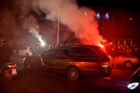 Ρίγη συγκίνησης στην Τούμπα με τις σορούς των 7 αδικοχαμένων οπαδών του ΠΑΟΚ (Βίντεο - Εικόνες)