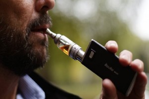Πνευμονολογική Εταιρεία: Το ηλεκτρονικό τσιγάρο είναι εξίσου βλαβερό