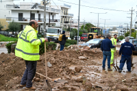 Εικόνες βιβλικής καταστροφής στην Άνω Γλυφάδα - Χάος με φερτά υλικά, βράχους και κατεστραμμένα ΙΧ