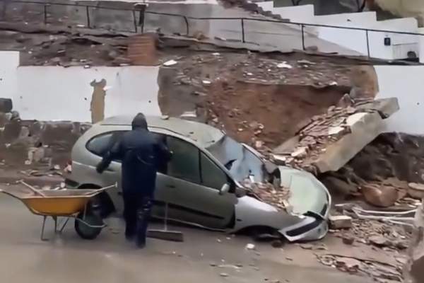 Σε κόκκινο συναγερμό Ισπανία και Πορτογαλία λόγω κακοκαιρίας - Εκκενώνονται περιοχές (Εικόνες και Βίντεο)