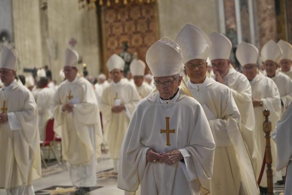 Βατικανό: Διακοπή τηλεφωνικών επικοινωνιών μέχρι να βγει λευκός καπνός για τον νέο πάπα