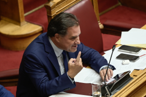 Σφοδρή κόντρα Γεωργιάδη - Παφίλη στη Βουλή - «Οι καραμπουζουκλήδες θα συλλαμβάνονται»