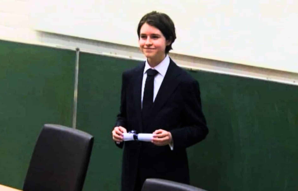 Τελείωσε το Λύκειο στα 8, απέκτησε διδακτορικό στην Κβαντική Φυσική στα 15 και τώρα θέλει να κατασκευάσει «Υπεράνθρωπους»