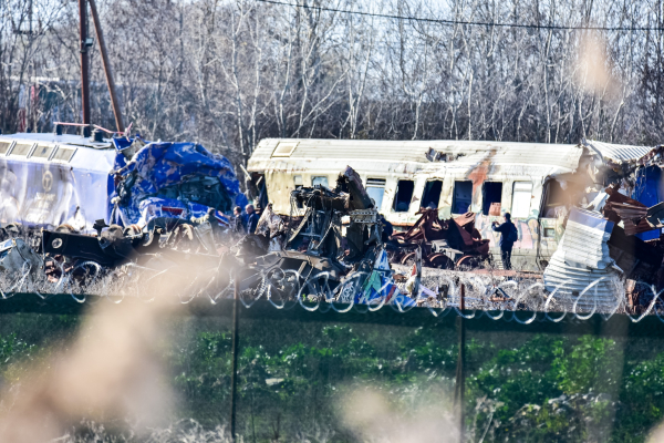 Τέμπη: Στο προσκήνιο η πυρασφάλεια στα τρένα - Το εξώδικο των συγγενών των θυμάτων και η συνεδρίαση της ΡΑΣ