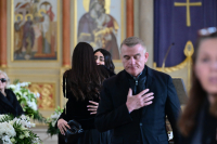 Κηδεία Αλέξη Κούγια: Συντετριμμένη η πρώην σύζυγός του - Τραγικές φιγούρες τα παιδιά του