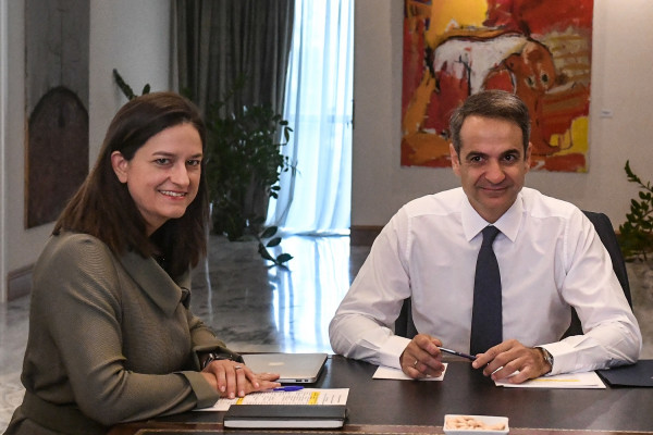 Στο Υπουργείο Παιδείας ο πρωθυπουργός - Στο επίκεντρο η κατάργηση του ασύλου και η ενίσχυση της ειδικής αγωγής (vid)