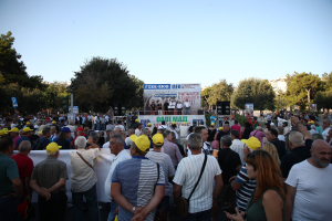 Μέτρα ΔΕΘ: Γιατί μένουν εκτός οι συνταξιούχοι - Καμία αλλαγή στο επίδομα 250 ευρώ