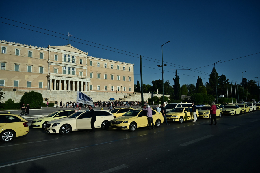 Νέος KOK: Υπό όρους η κίνηση των Ταξί στις λεωφορειολωρίδες