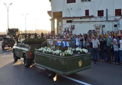 H τέφρα του Φιντέλ Κάστρο μεταφέρεται στην τελευταία κατοικία, στο Σαντιάγο δε Κούμπα