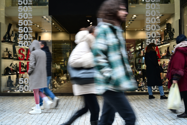 Πότε ξεκινούν οι χειμερινές εκπτώσεις