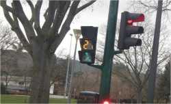Αλλάζουν τα φανάρια των πεζών