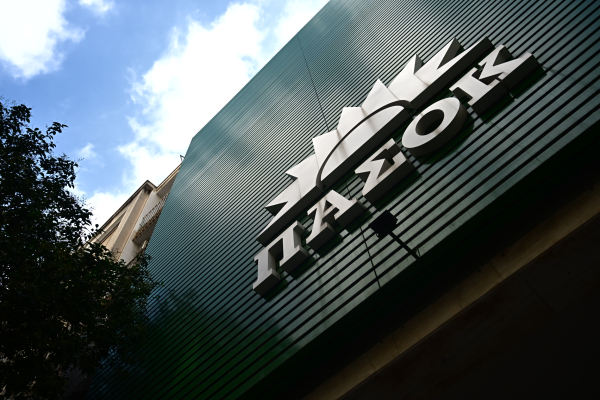Το ΠΑΣΟΚ ζητά αναπληρωματικές εκλογές για τις 3 κενές έδρες των Σπαρτιατών
