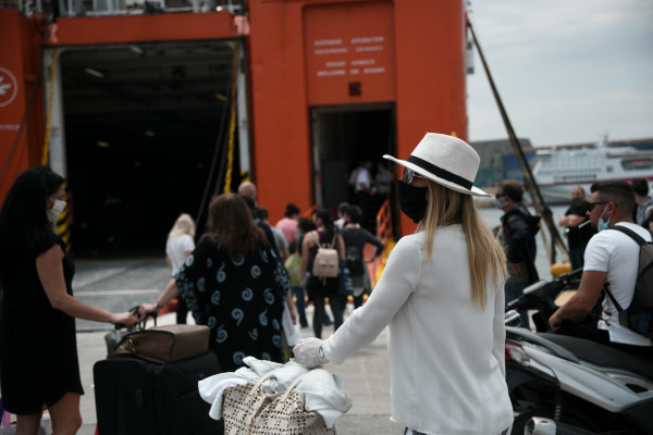 Ομαλά διεξάγεται η έξοδος του τριημέρου, σχεδόν 30.000 επιβάτες αναχώρησαν χθες από τα λιμάνια