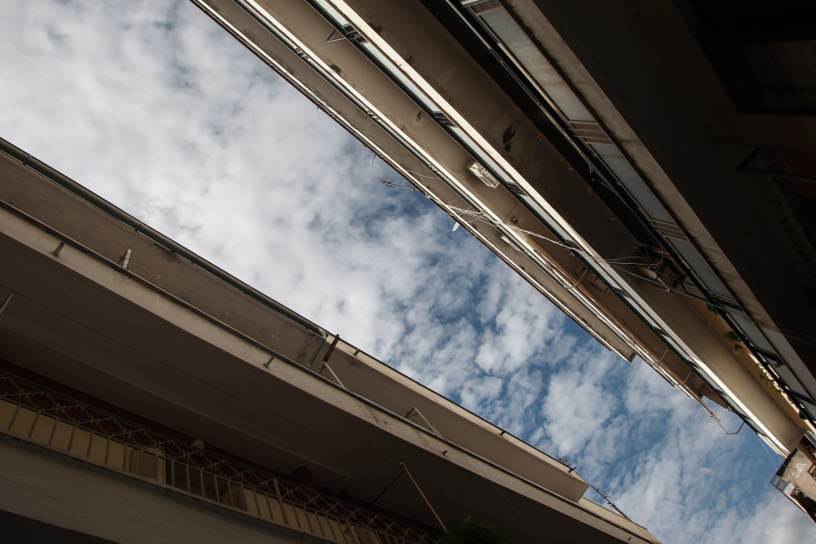 Στο ράφι χιλιάδες ακίνητα λόγω καθυστερήσεων στις μεταβιβάσεις