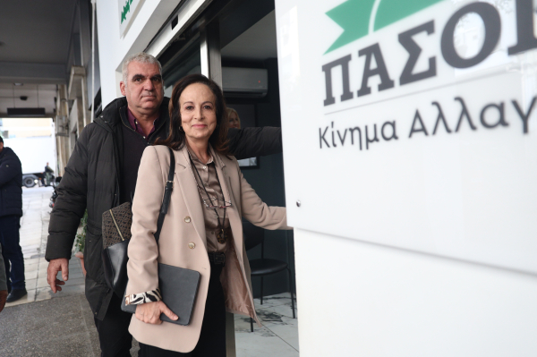 Διαμαντοπούλου: «Ιστορική πραγματικότητα» τα συντροφικά μαχαιρώματα στα κόμματα