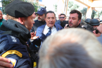 «Βράζουν» οι υγειονομικοί μετά την επεισοδιακή επίσκεψη Γεωργιάδη στη Νίκαια: «Η καταστολή δεν θα περάσει» - «Γνωστοί κομμουνιστές»