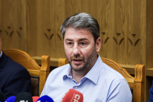 Ο Ανδρουλάκης, ο Δούκας και το γάντι...