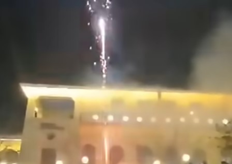 Κοζάνη: Πανικός από τα πυροτεχνήματα κατά το άναμμα του δέντρου - Γονείς έτρεχαν με τα παιδιά τους να φύγουν (βίντεο)