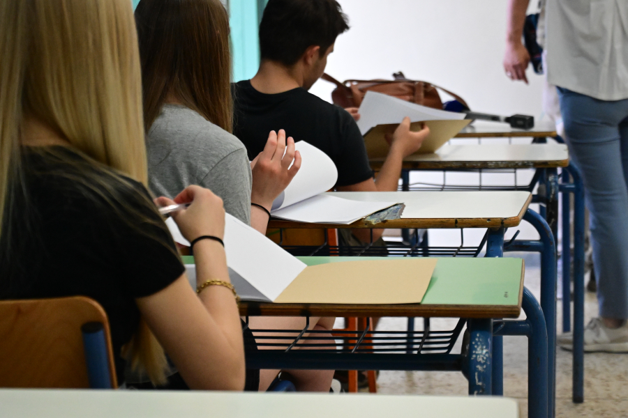 Πανελλήνιες 2024: Στο Γραμμικό Σχέδιο εξετάζονται οι υποψήφιοι, τα σημερινά θέματα
