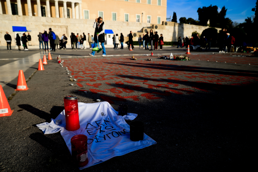 Θέλουν να ξανασβήσουν τα ονόματα των νεκρών παιδιών από την πλατεία!