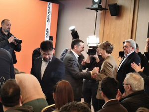 Από τον «εξώστη» στην πρώτη θέση