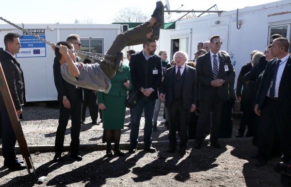 «Παράδειγμα για την υπόλοιπη Ευρώπη» οι Έλληνες δήλωσε ο Πρόεδρος της Ιρλανδίας Μ. Χίγκινς